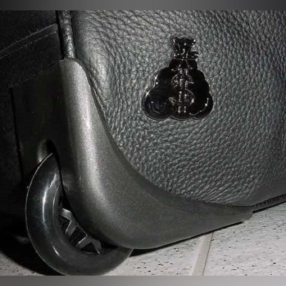 New Old Stock Kiss Gene Simmons BLACK LEATHER Moneybag Duffle Bag - Original Box - Picture 16 of 17